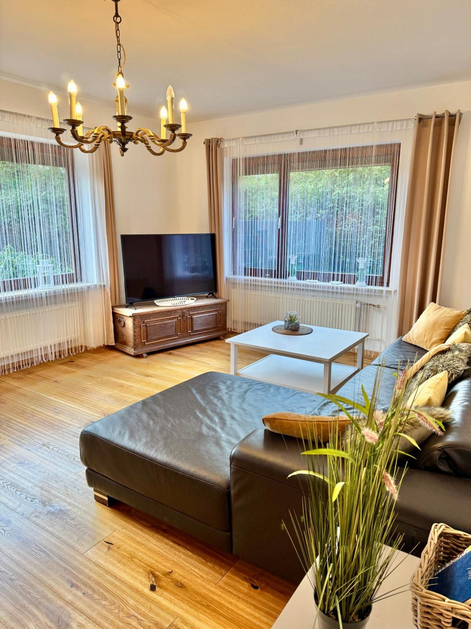 Apartamento Moderne Ferienwohnung Brazil im EG mit eingezäuntem Garten und Terrasse in Südwestlage! Aurich