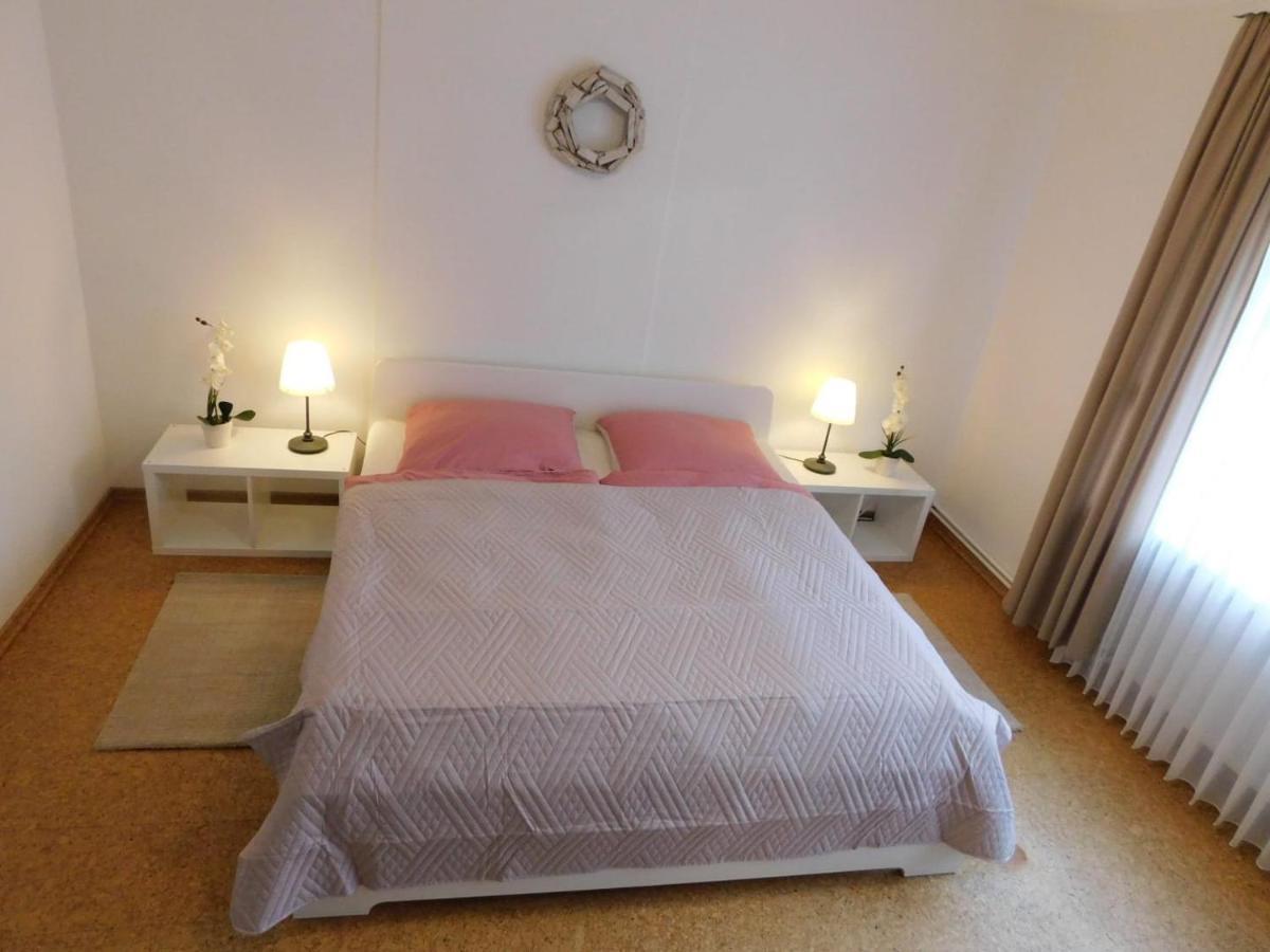 Ferienwohnung Im Erdgeschoss Mit Eingezaeunten Garten Und Terrasse * Aurich